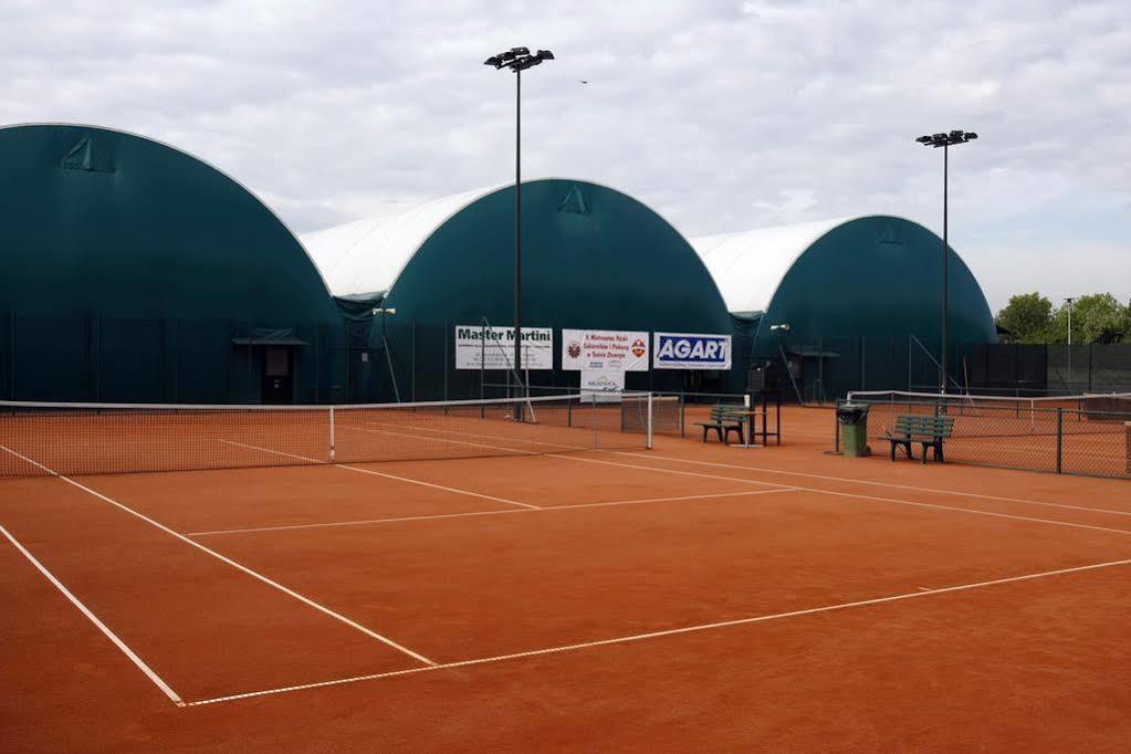 Hotel Restauracja Tenis Kortowo بوزنان المظهر الخارجي الصورة