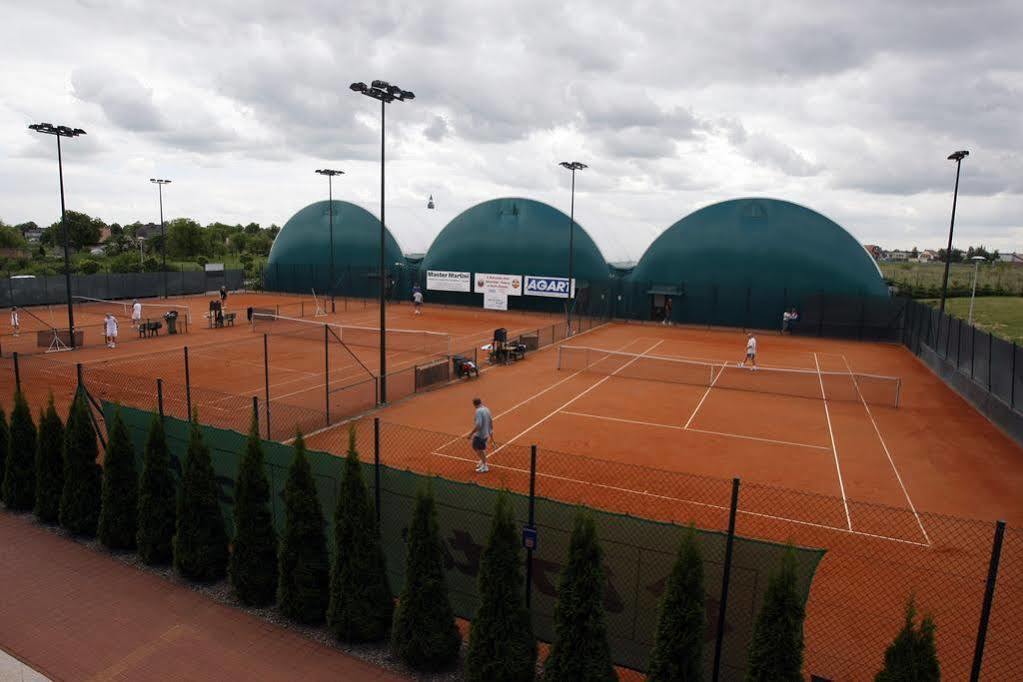 Hotel Restauracja Tenis Kortowo بوزنان المظهر الخارجي الصورة